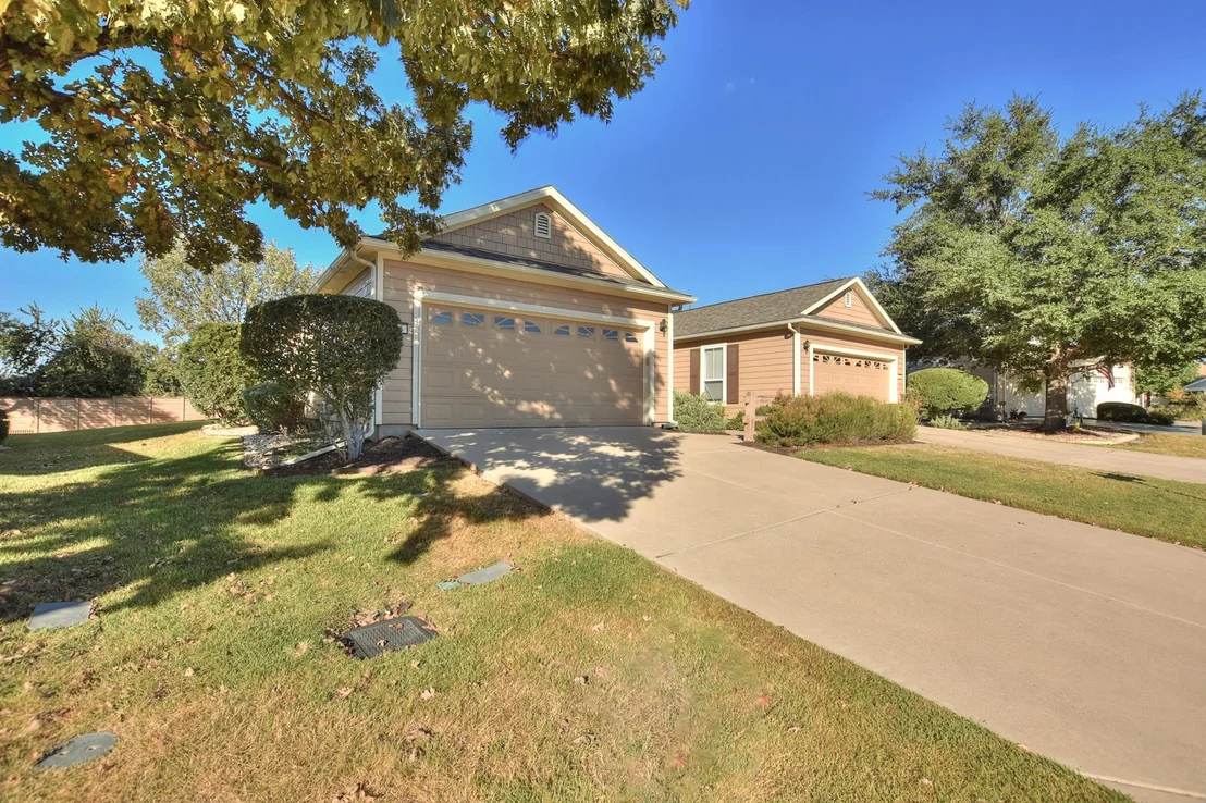 Photo of 245 Bonham LOOP
