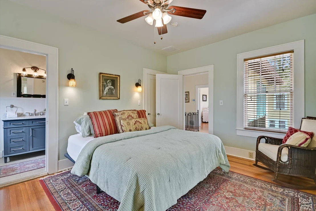 Photo of 106 W 32nd ST