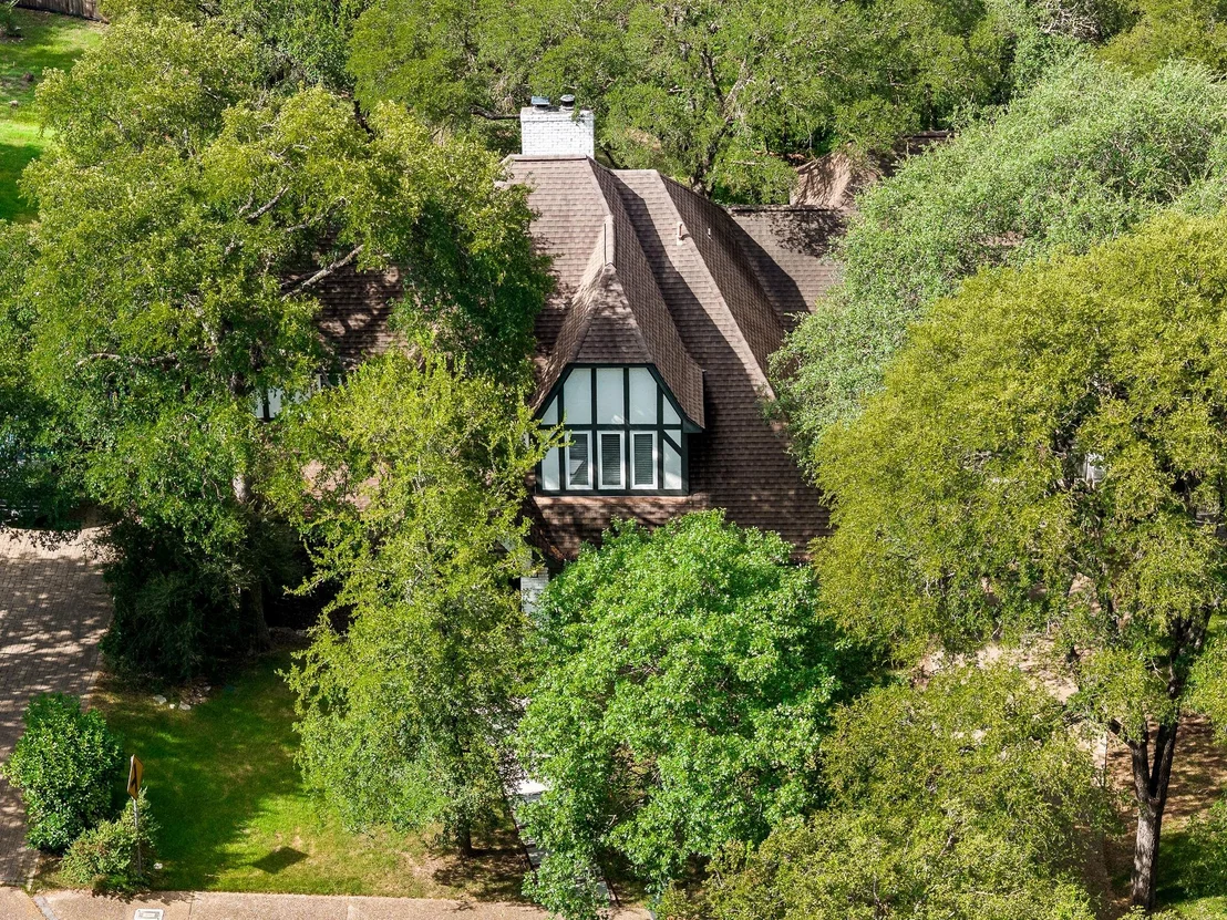 Photo of 1910 Holly Hill DR