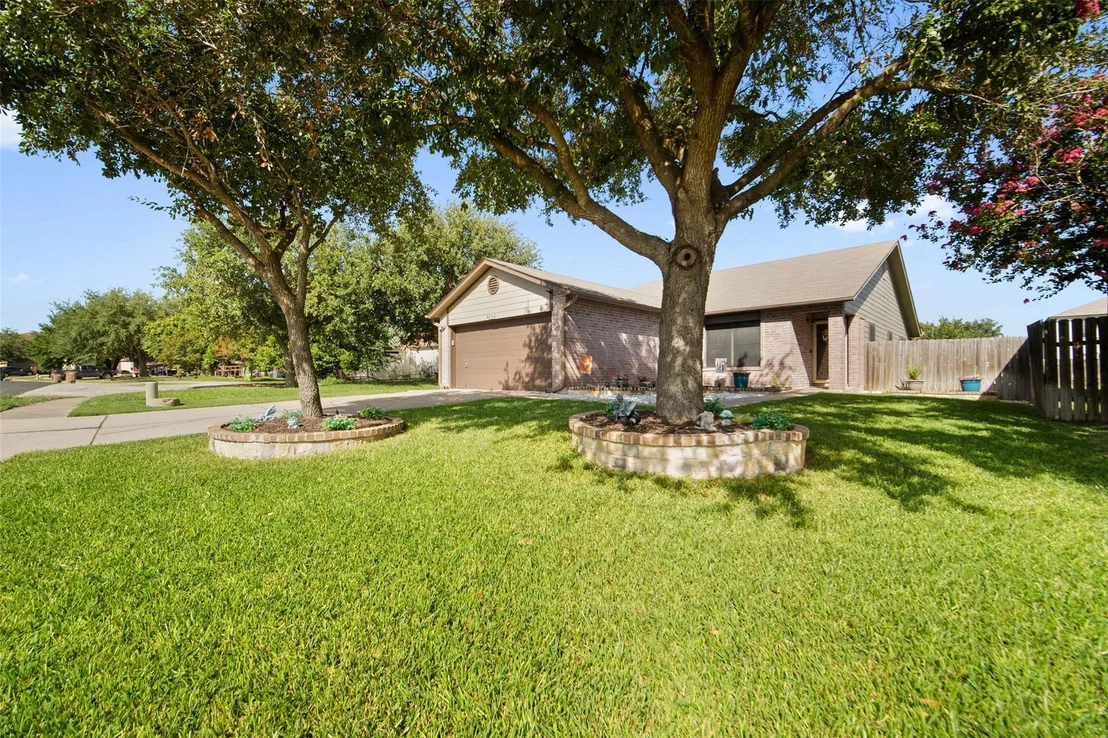 Photo of 5504 Alomar CV