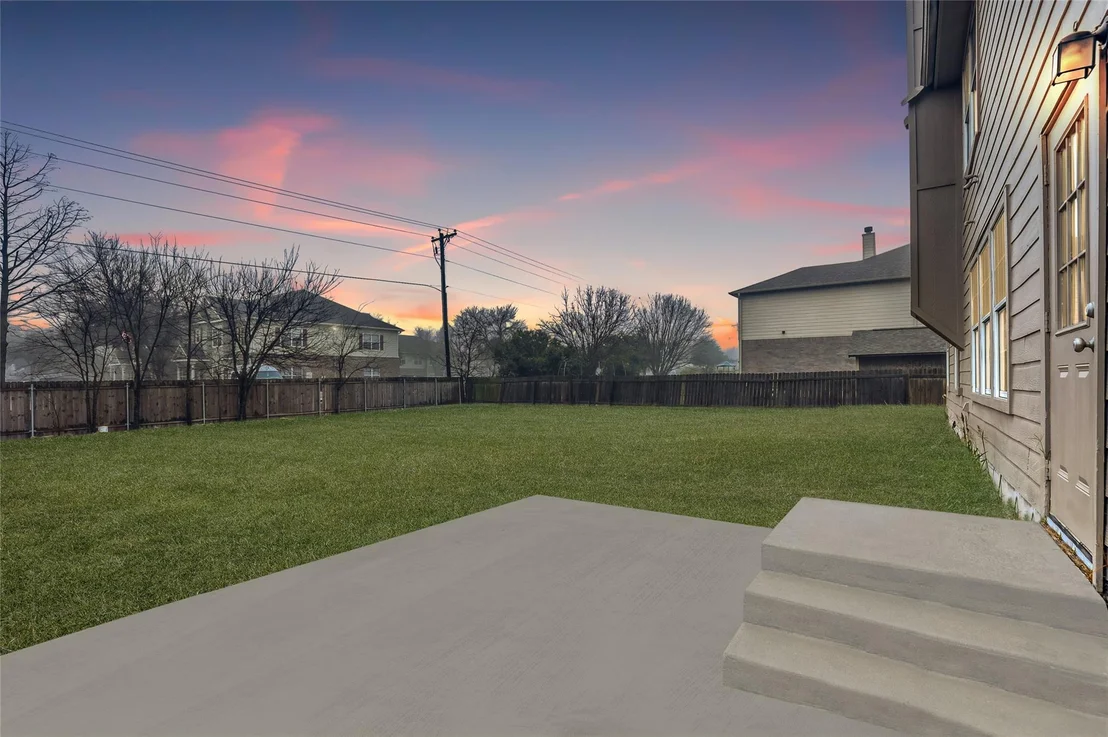 Photo of 113 Silver Lace LN