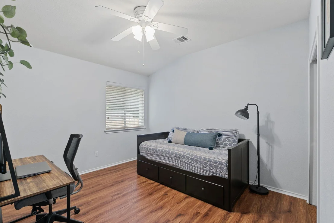 Photo of 659 Cullen BLVD