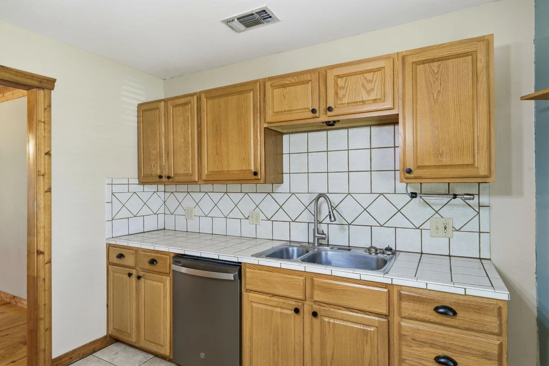 Photo of 903 SUMMIT CRES