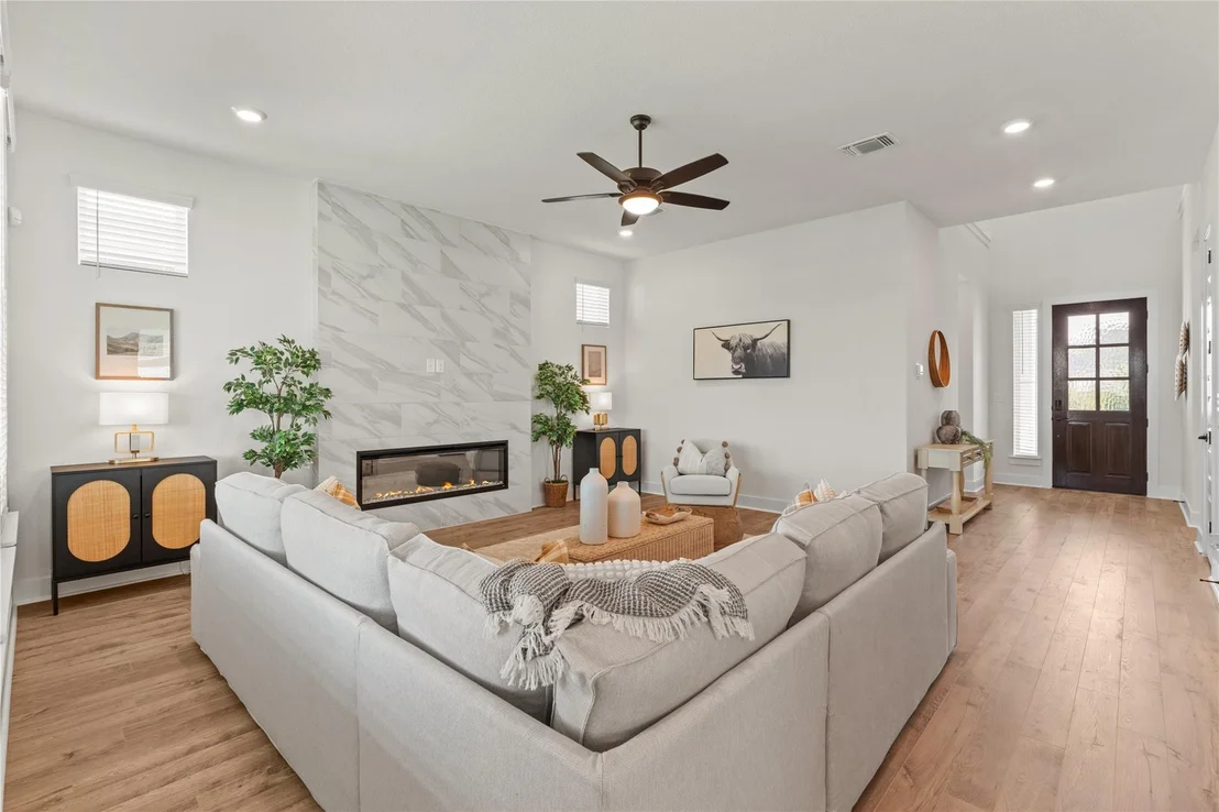 Photo of 2116 Tobiano TRCE