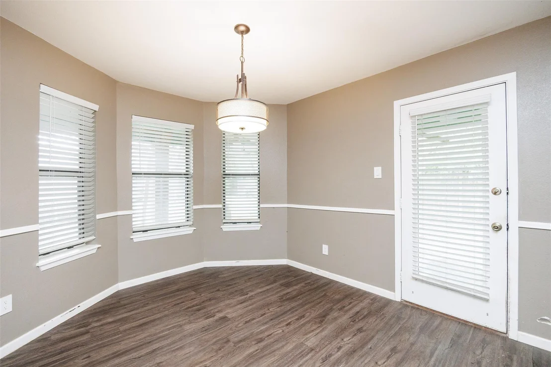 Photo of 320 Long Pointe DR