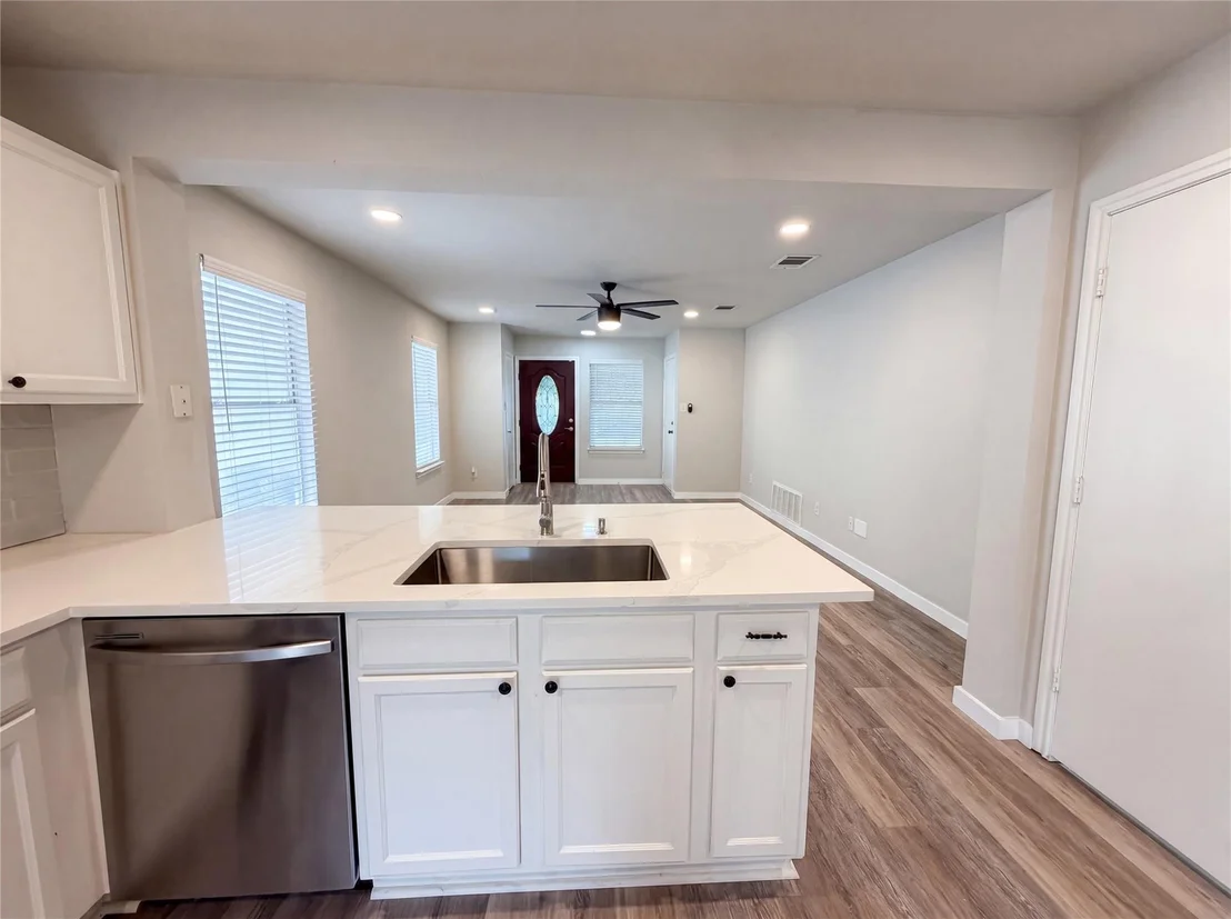 Photo of 1076 Shadow Creek BLVD
