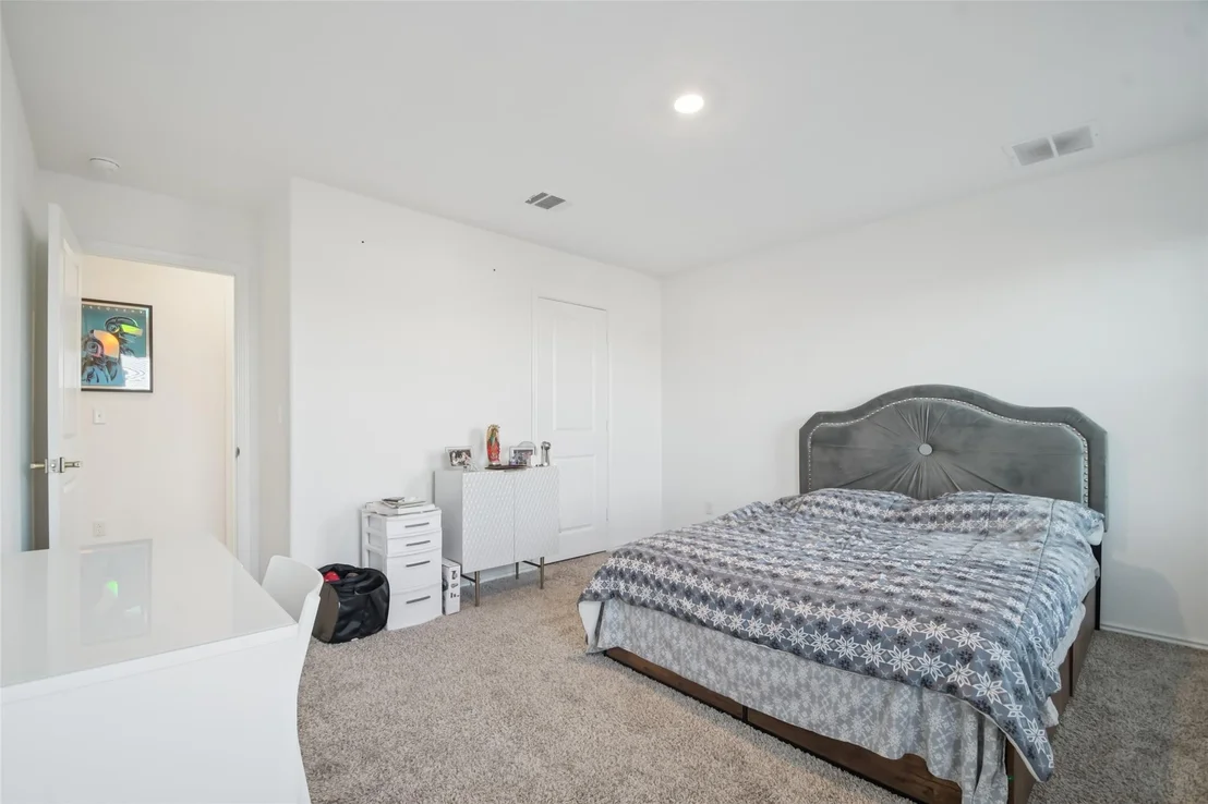 Photo of 857 Powell ST