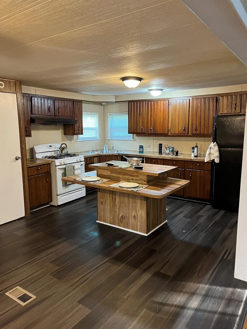 Photo of 5576 Helm LN