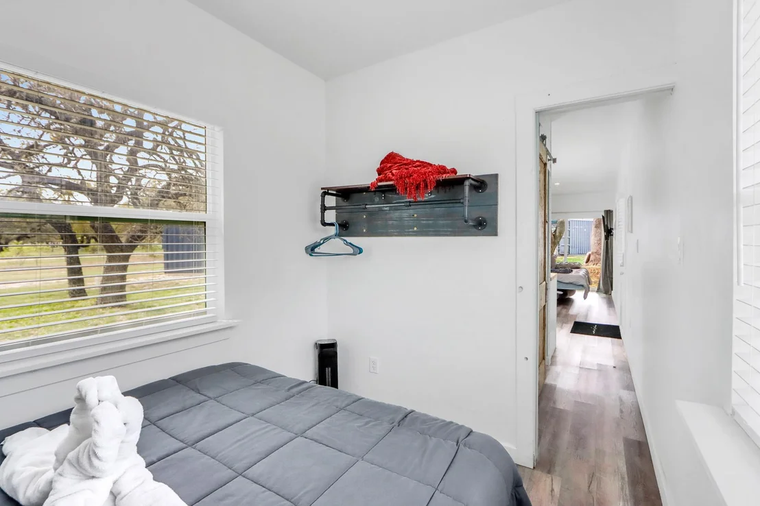 Photo of 8502 E Us 290