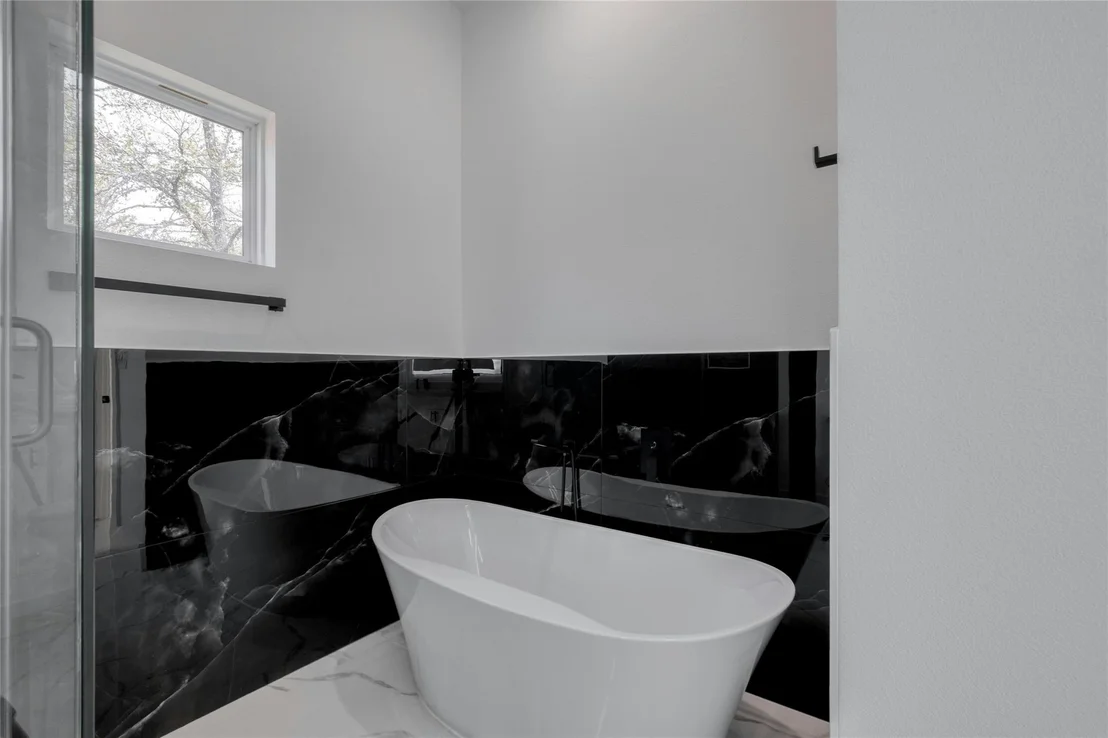 Photo of 121 Diamond Head DR