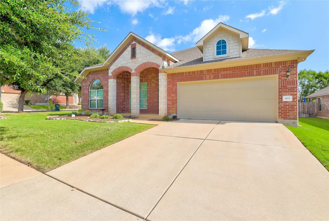 Photo of 903 Madrone DR