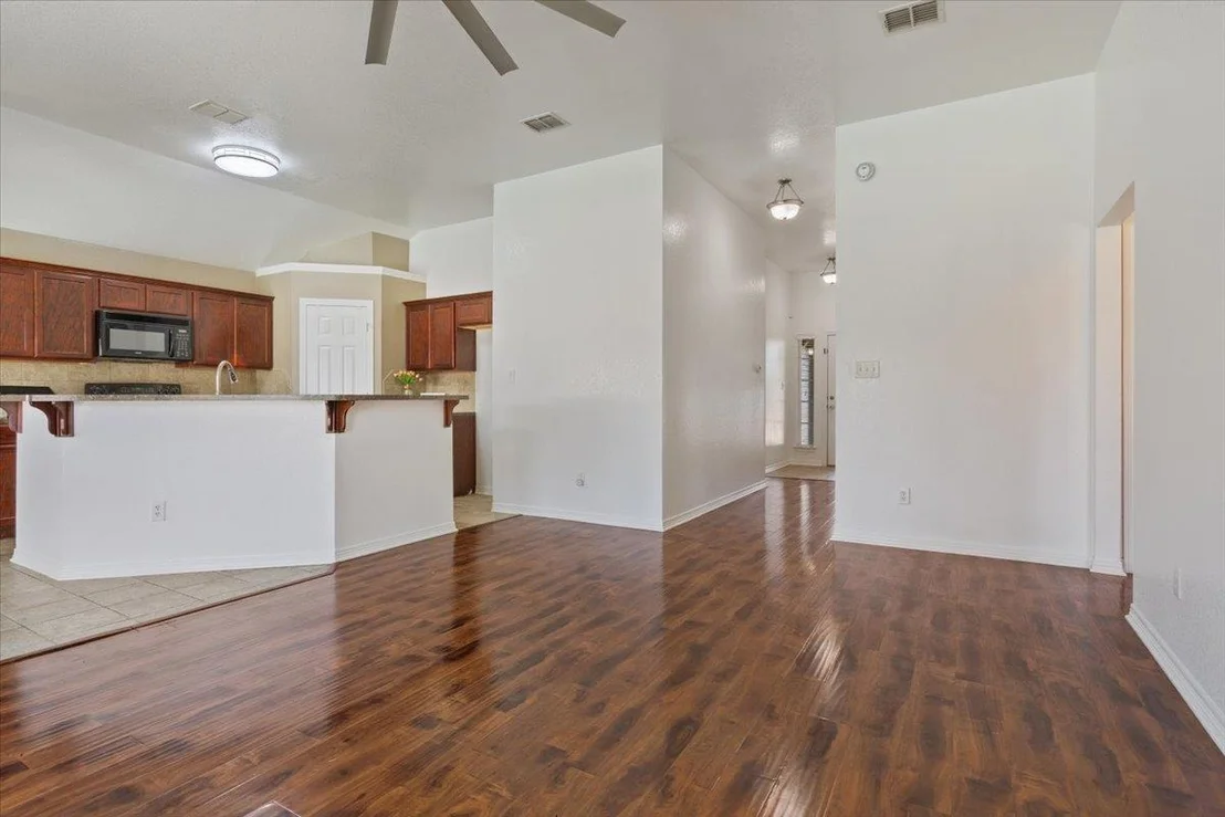 Photo of 5128 Duke DR