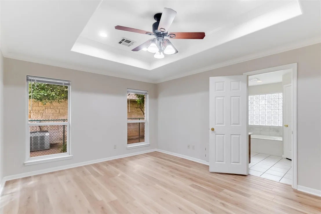 Photo of 220 Fox XING