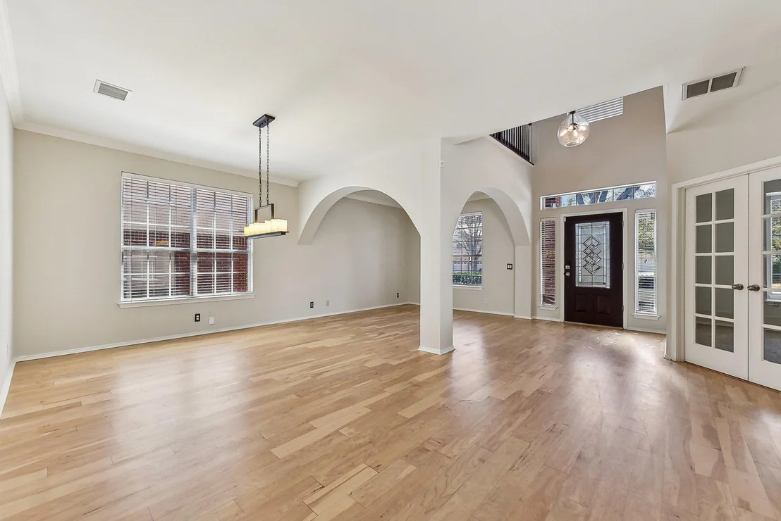 Photo of 3998 Lord Byron CIR