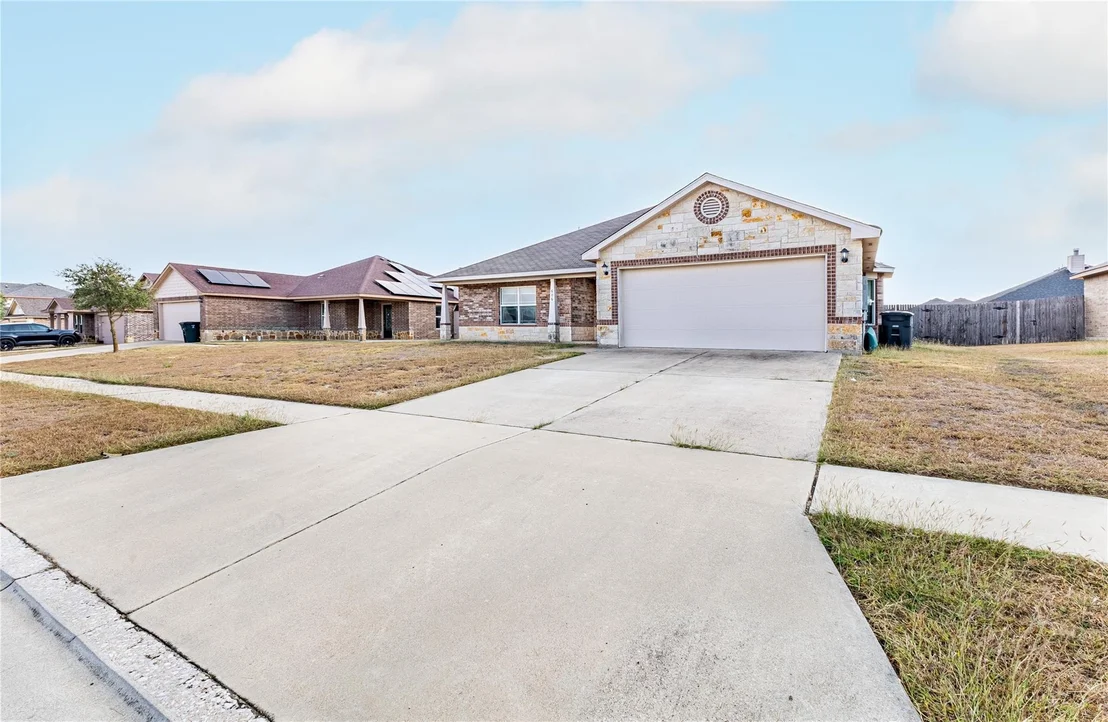 Photo of 606 W Libra DR