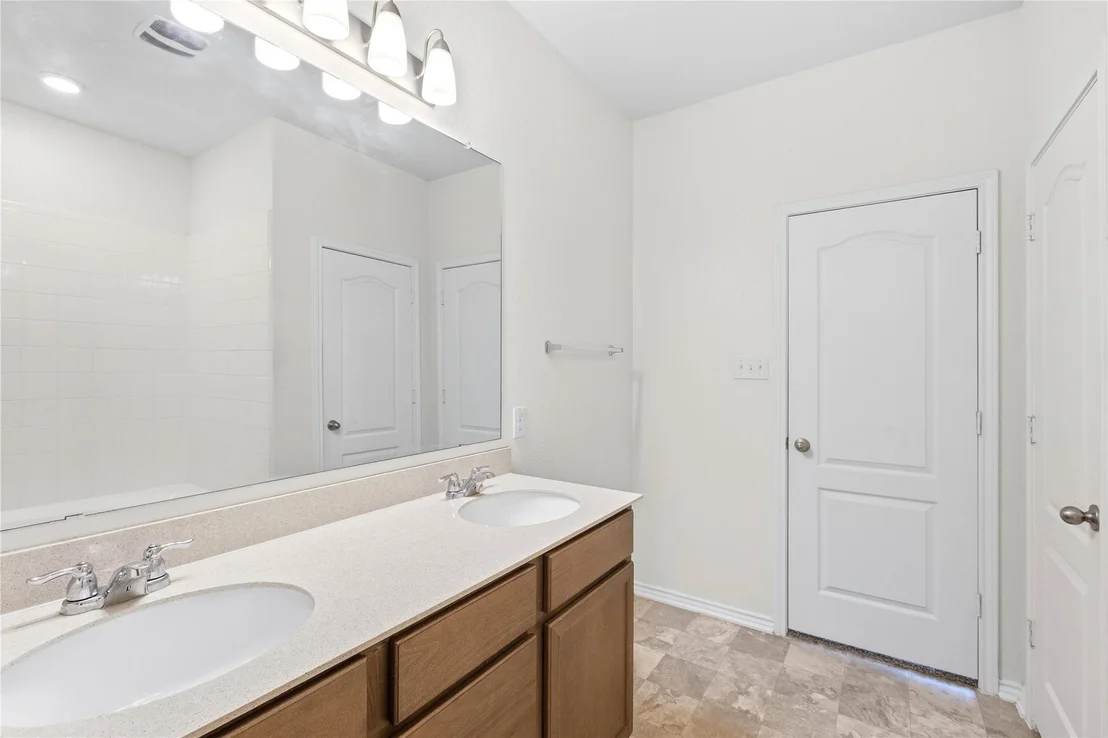 Photo of 271 Auburn ST