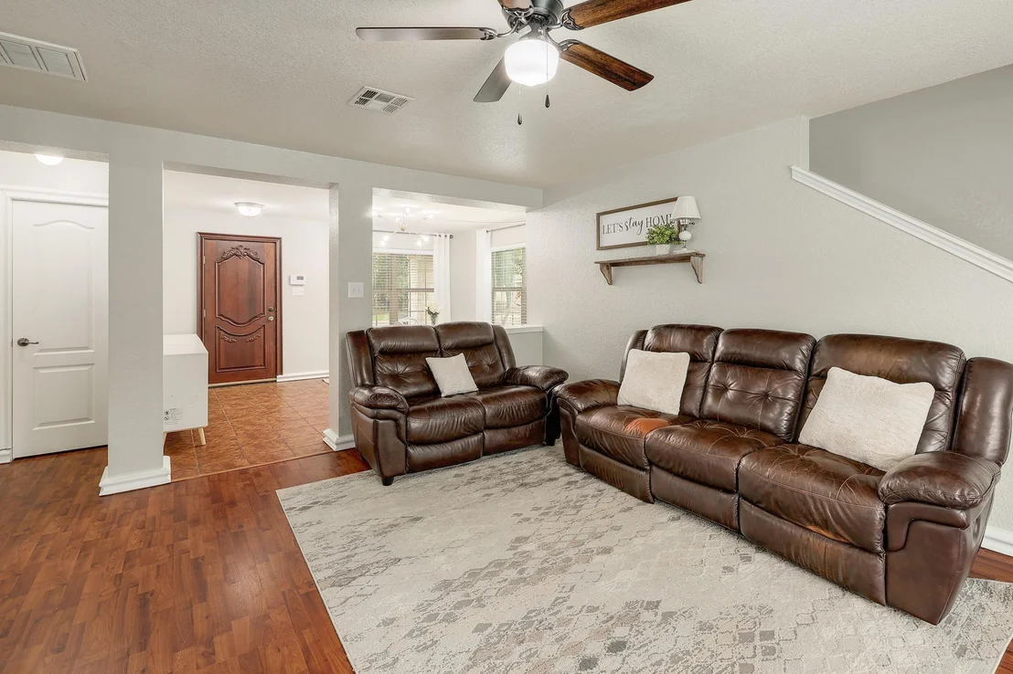 Photo of 335 Mistletoe LN