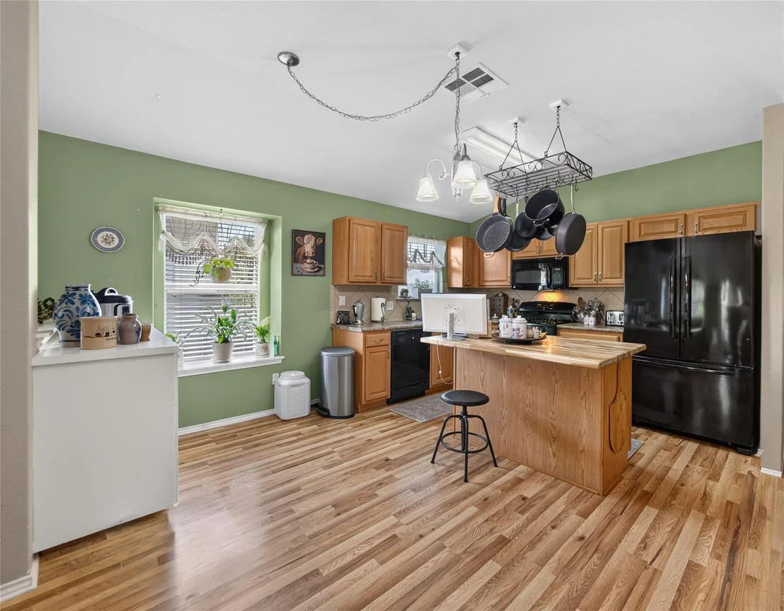Photo of 427 Buckingham DR