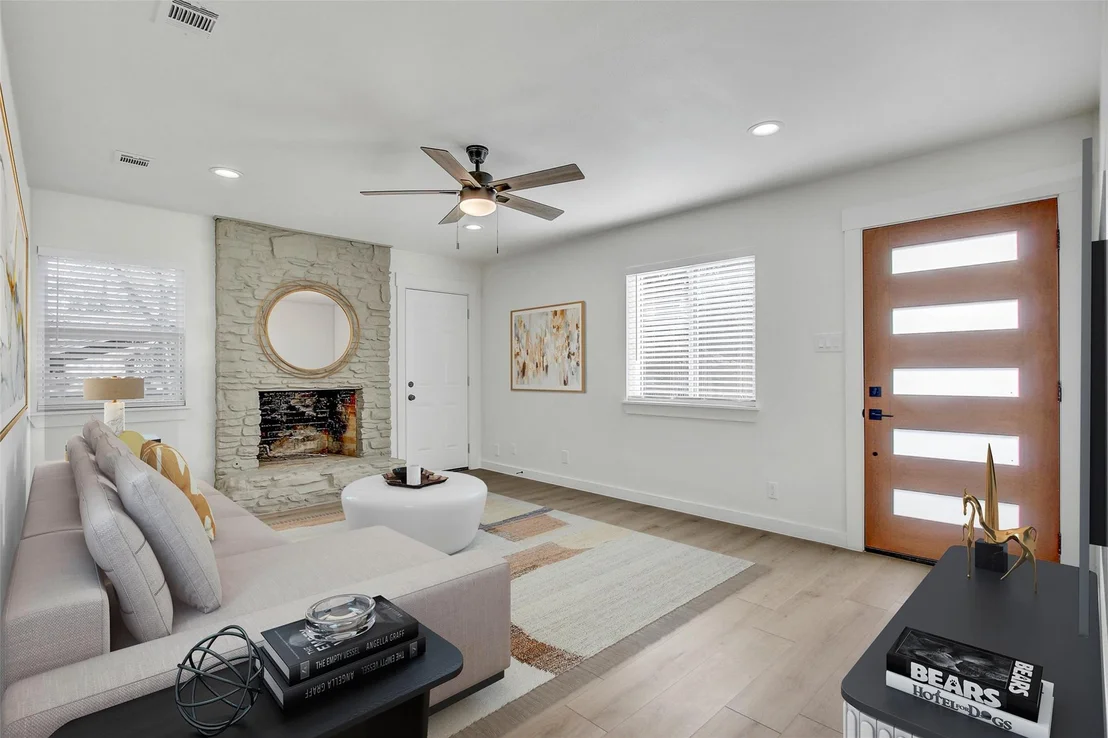 Photo of Unit B at 1402 Valleyridge CIR