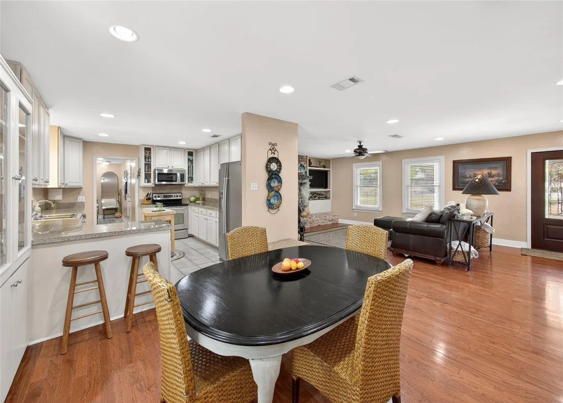 Photo of 718 Post Oak DR