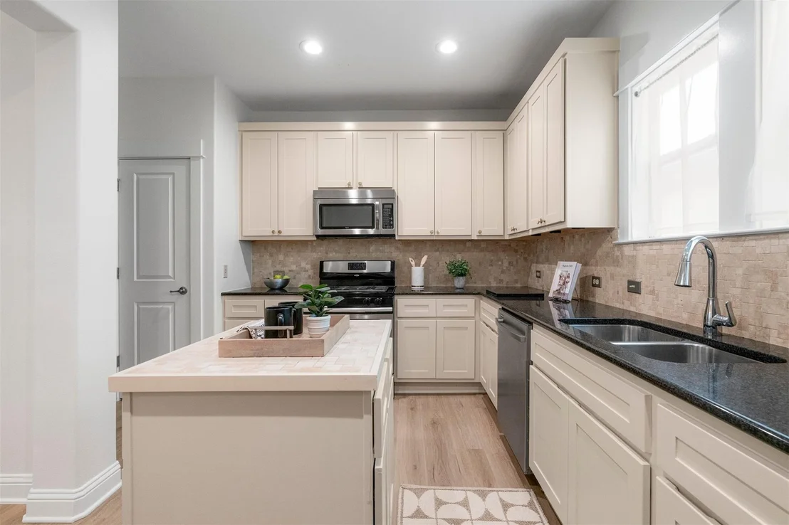 Photo of 4216 Threadgill ST