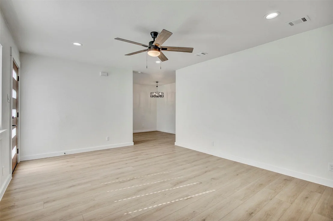 Photo of Unit B at 1402 Valleyridge CIR