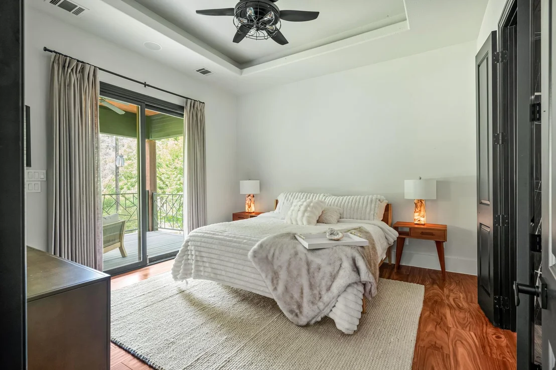 Photo of Unit 8 at 12417 River BND