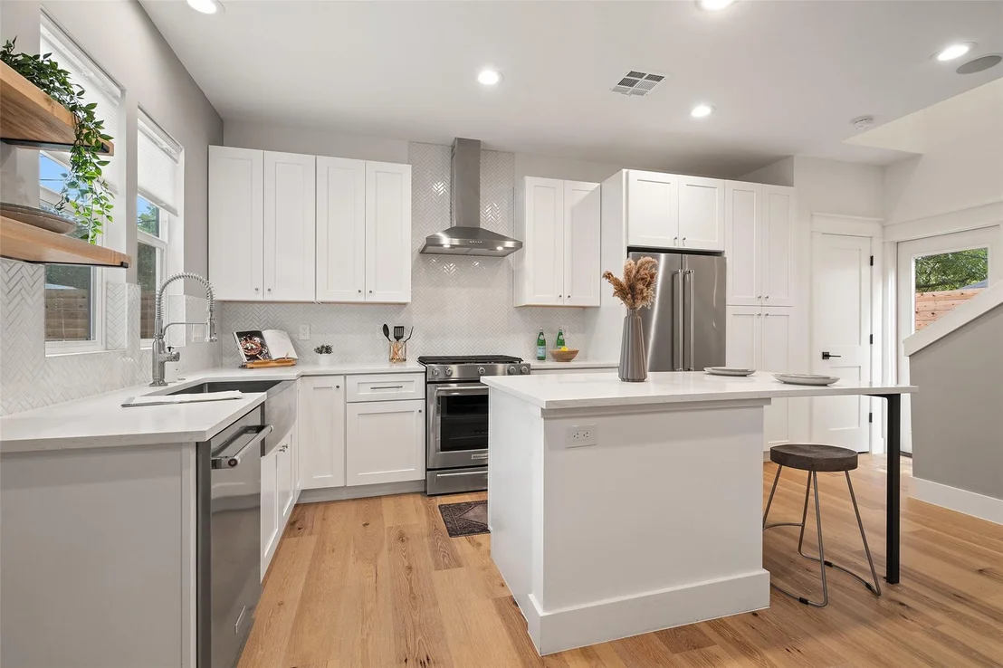 Photo of Unit 2 at 405 W North Loop BLVD