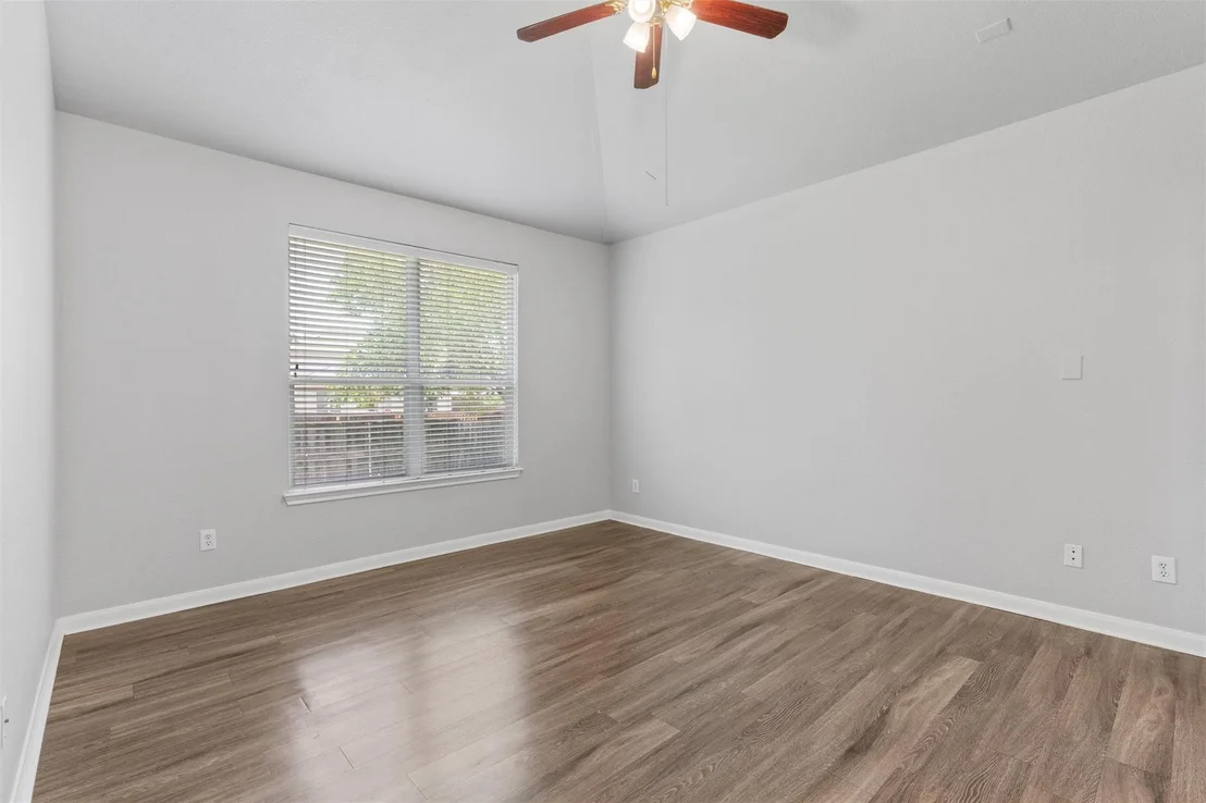 Photo of 198 Covent DR