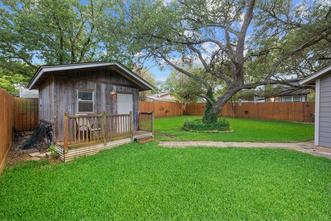 Photo of 805 Angleton CV