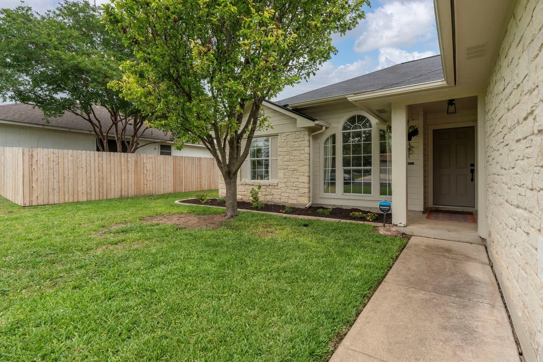 Photo of 215 Crystal Knoll BLVD