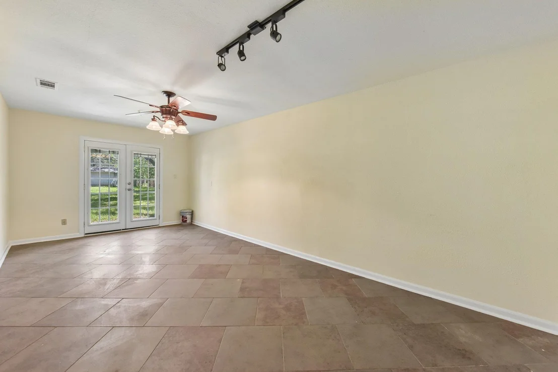 Photo of 1915 Oak Forest DR