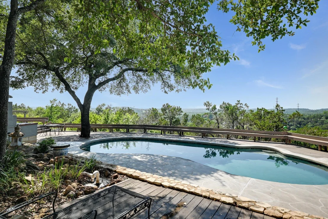 Photo of 1004 Castle Ridge RD