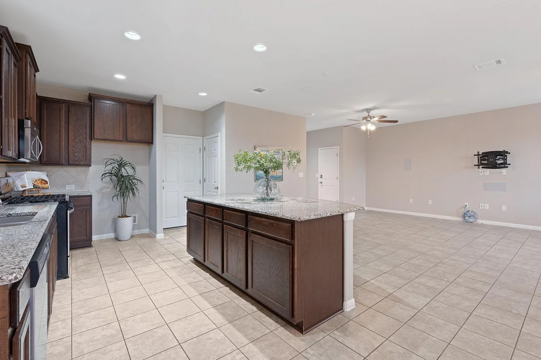 Photo of 584 Twisted Oaks LN