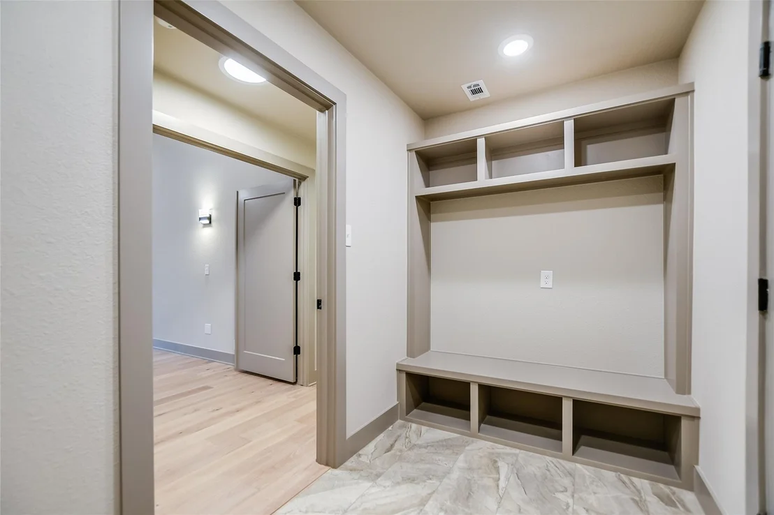 Photo of 2713 Aurora