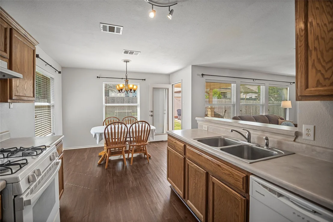 Photo of 1631 Plume Grass PL