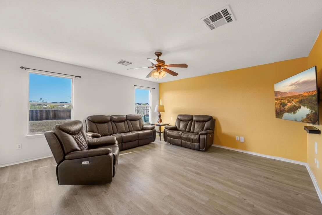 Photo of 1189 Shadow Creek BLVD