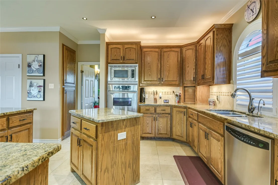 Photo of 9105 Bluegrass DR