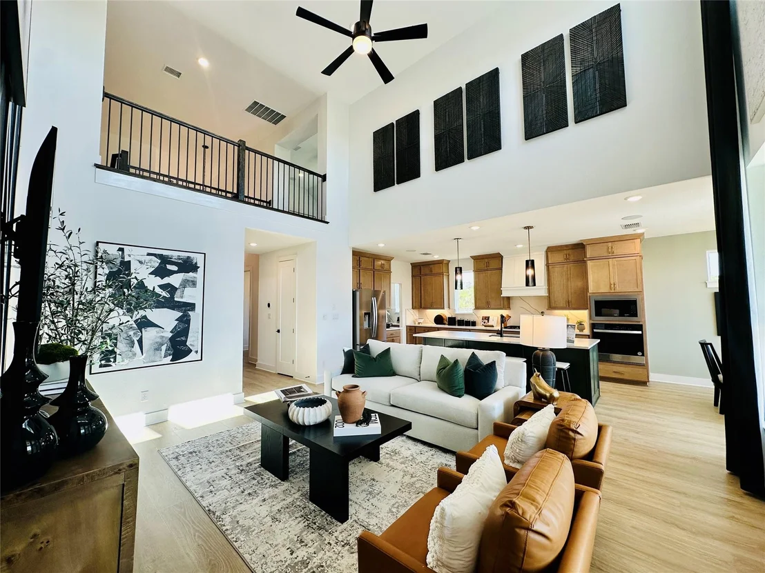 Photo of 1603 Headwaters BLVD