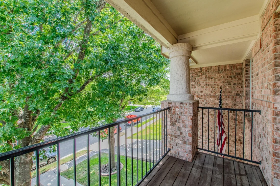 Photo of 3988 Lord Byron CIR