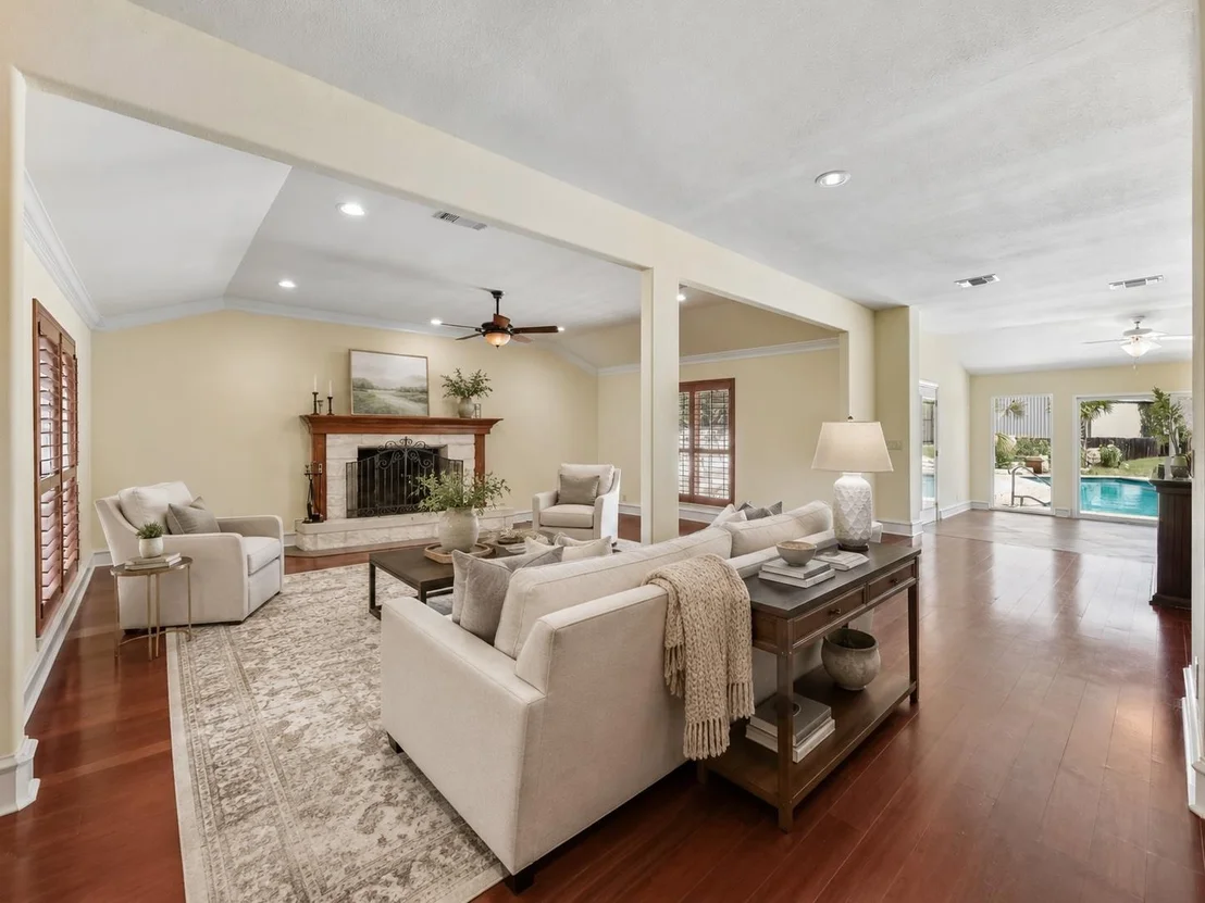 Photo of 1915 Oak Forest DR