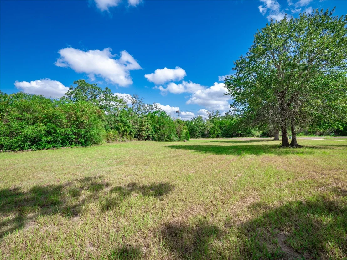 Photo of 499 Hidden Oaks DR