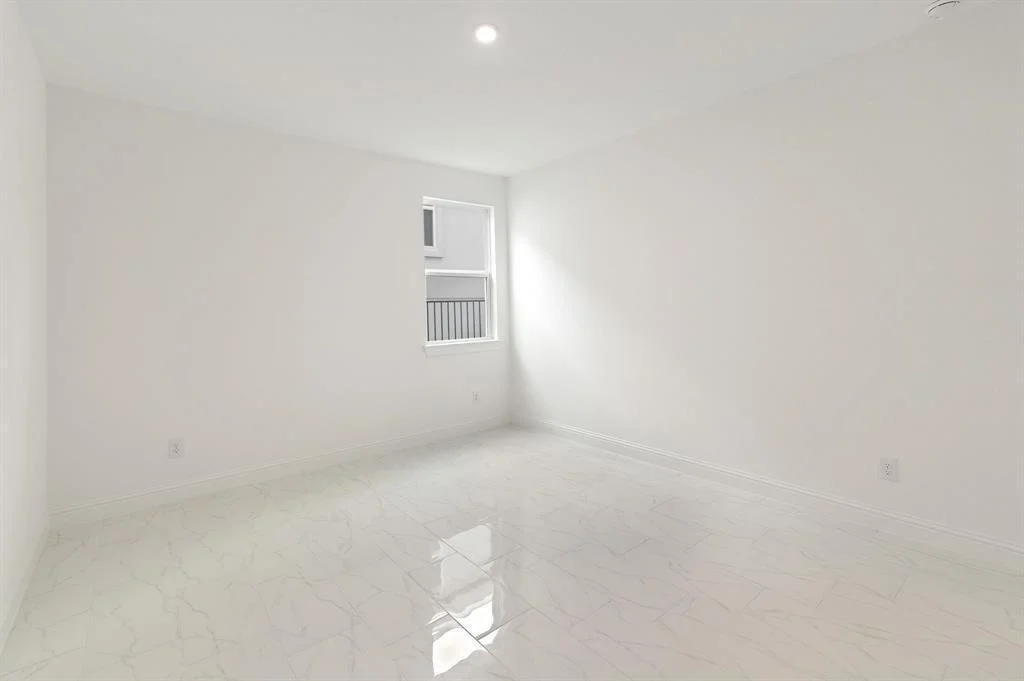 Photo of 1045 Villa Rialto VW
