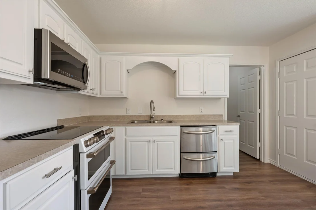 Photo of 104 Live Oak CIR