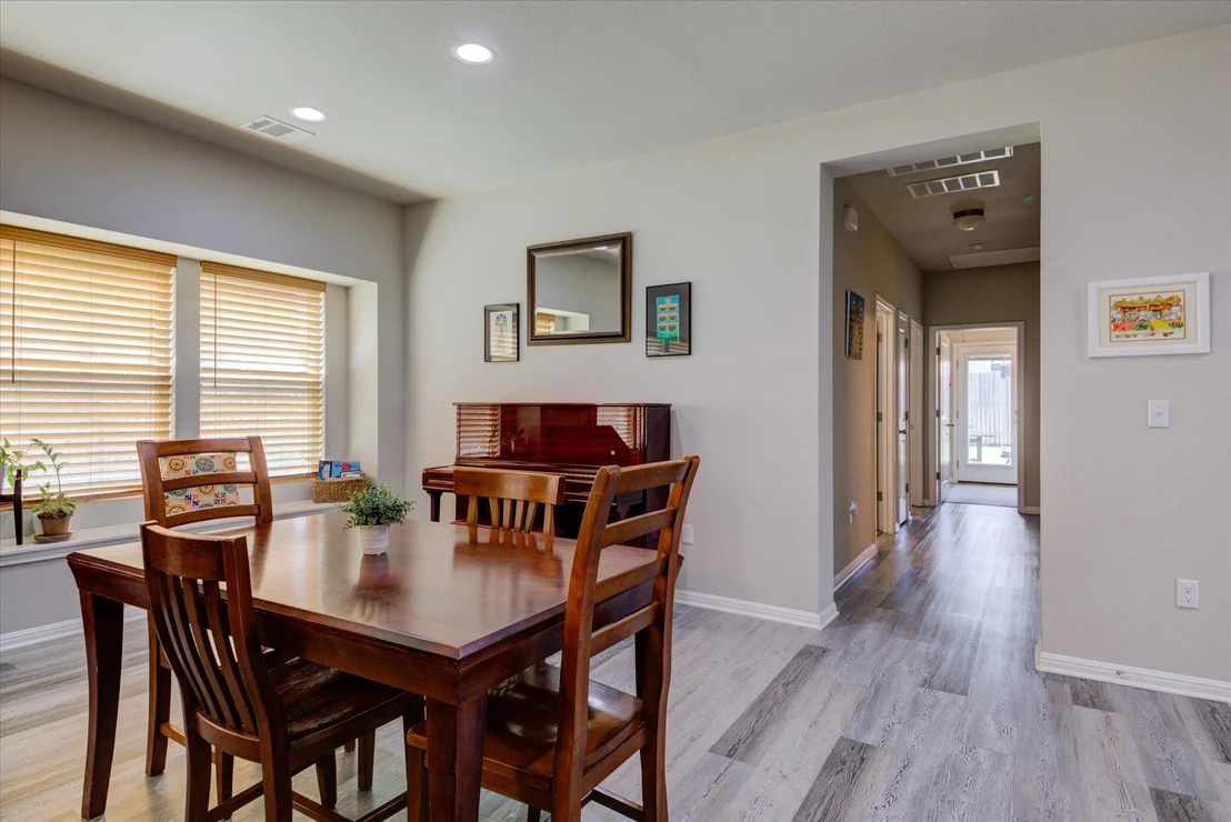 Photo of 10312 Bankhead DR