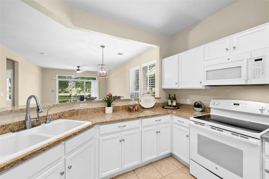 Photo of 111 Hampton CIR