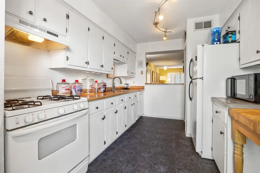 Photo of Unit 47 at 2425 Ashdale DR