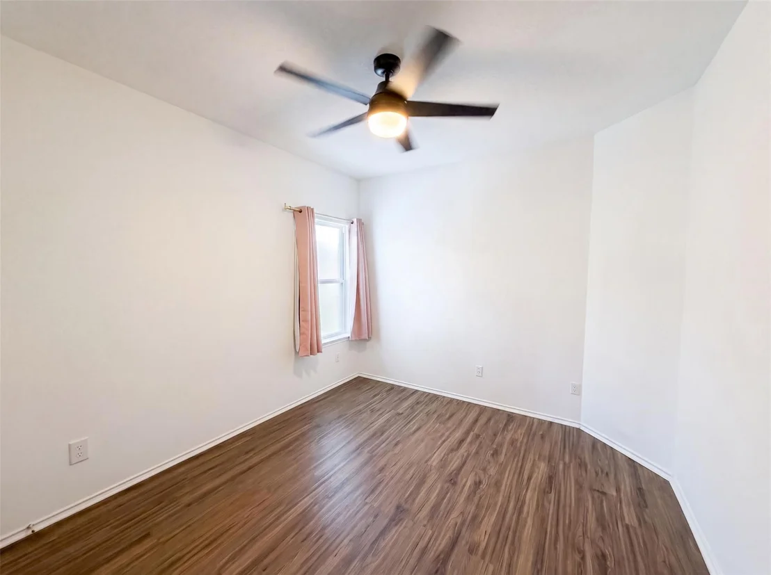 Photo of 424 Wolf Springs RD