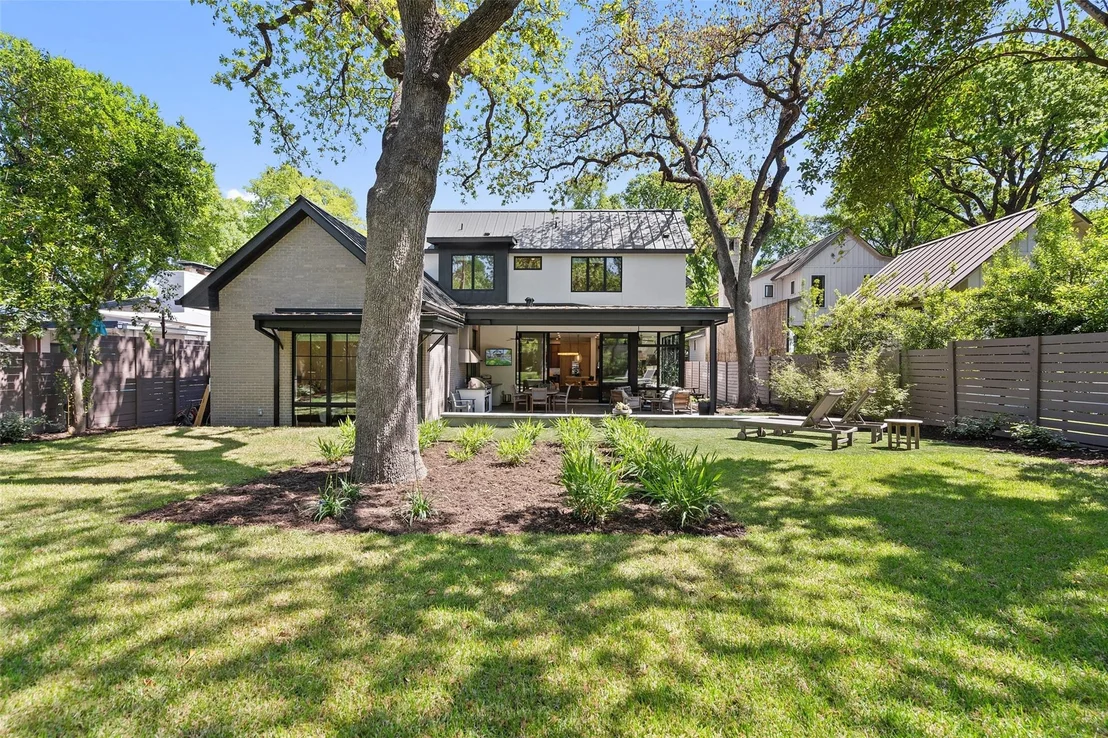 Photo of 1904 Mountain View RD