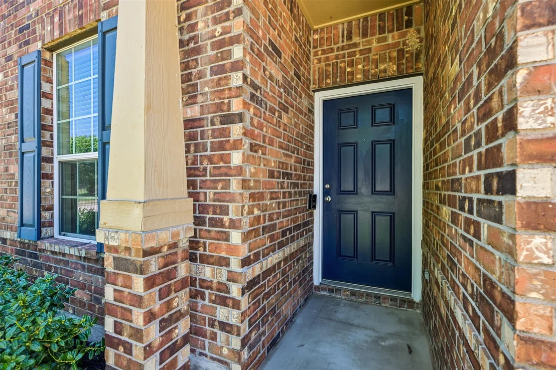 Photo of 140 Lynn Crest BND